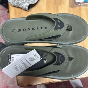 Brand new Oakley O Coil Sandal olive green